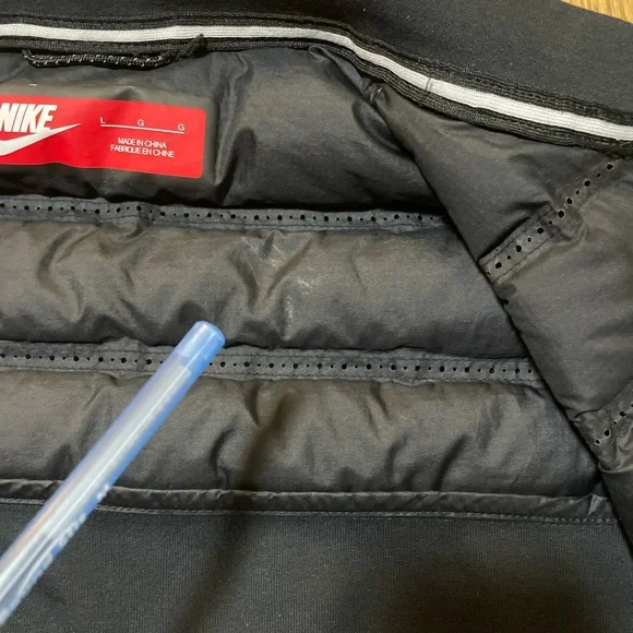 NIKE Women’s Jacket Aeroloft 800 Tech Fleece Bomber - Picture 4 of 14